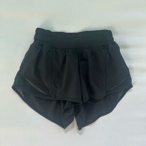 Lululemon Athletica Black Hotty Hot Low-Rise Lined Short 2.5"